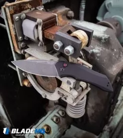 Kershaw Launch 1 Automatic Knife Blue Aluminum (3.4" BlackWash) 7100BLUBW -Knife Shop Kershaw Launch 1 Automatic Knife Black Aluminum BlackWash 7100BW BHQ 27374 kp lifestyle web 2